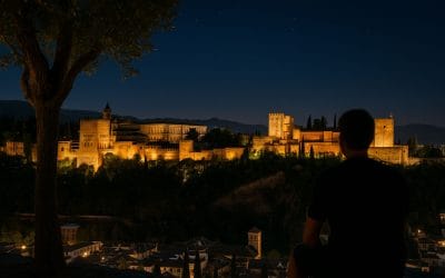 Granada de noche: paseos, miradores y planes tranquilos cuando cae el sol